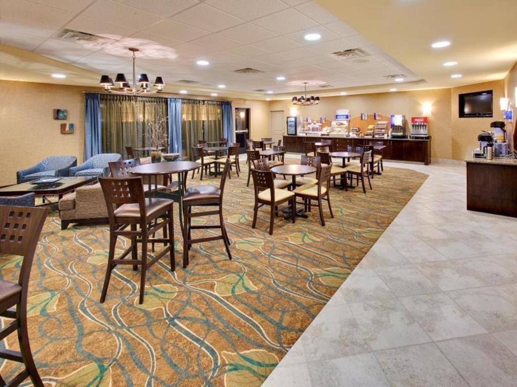 Holiday Inn Express Hotel & Suites Grand Island By Ihg Esterno foto