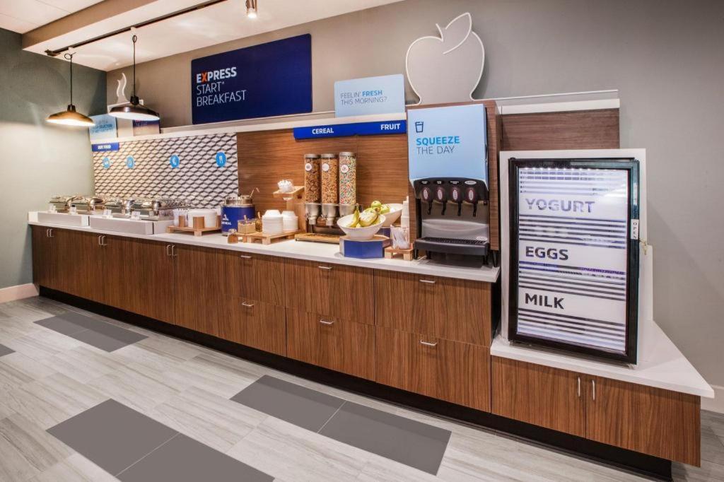 Holiday Inn Express Hotel & Suites Grand Island By Ihg Esterno foto