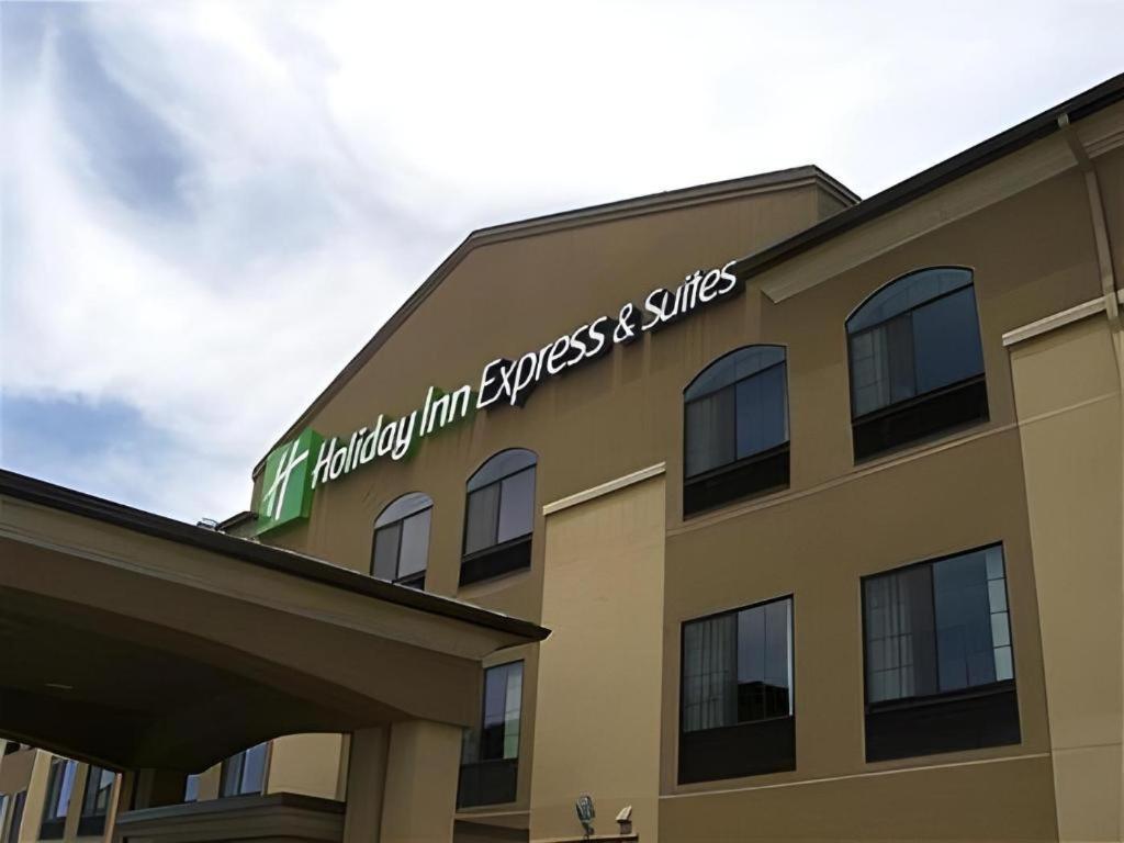 Holiday Inn Express Hotel & Suites Grand Island By Ihg Esterno foto